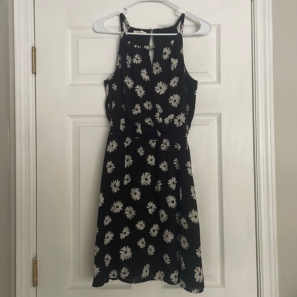 Black and White Flower Dress with Key Hole Neck